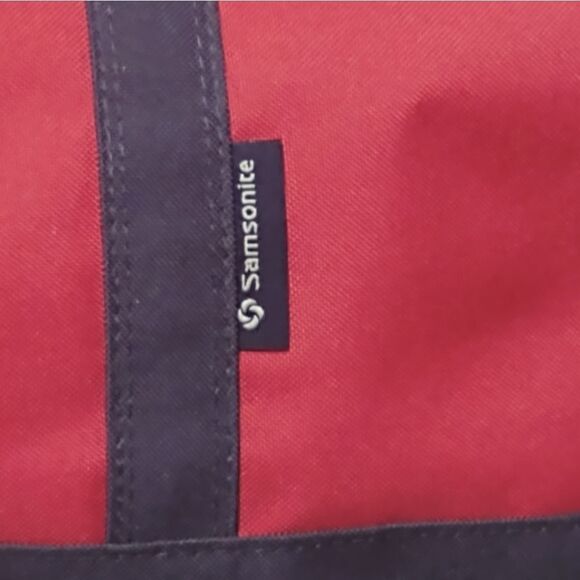 NWOT Samsonite Red Navy Blue Duffle Overnight Bag - Picture 8 of 8
